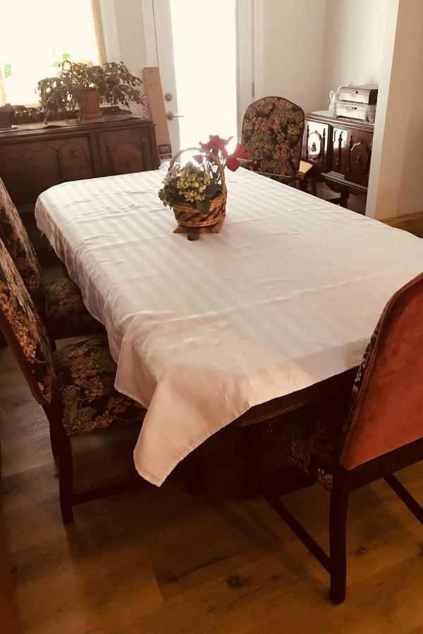 Your Home Away From Home Kelowna Bagian luar foto